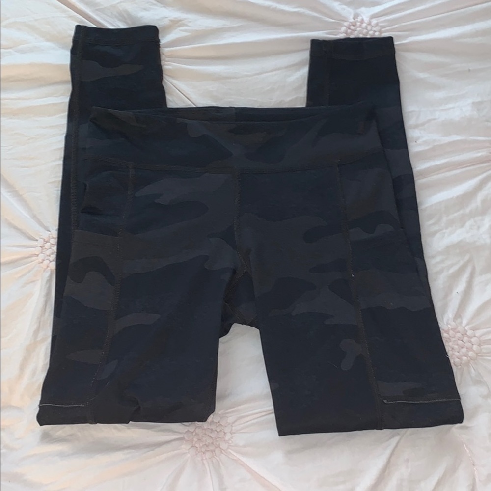 grey camo leggings!! like new!!